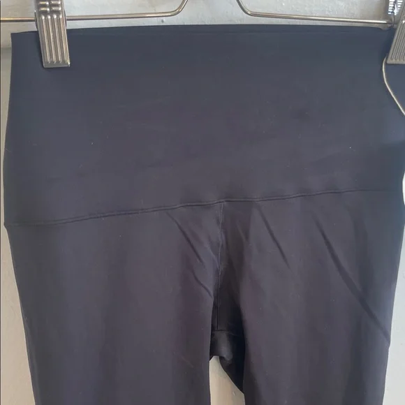 NEW Women's Black High-Waisted Leggings - Picture 7 of 16